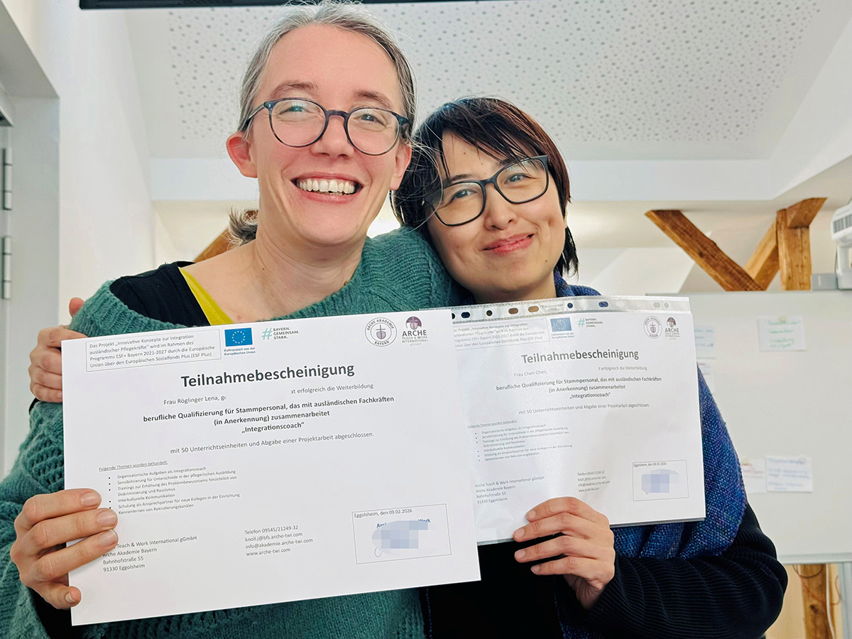 Lena Röglinger und Chen Chen absolvieren die Weiterbildung zum Integrationscoach.
