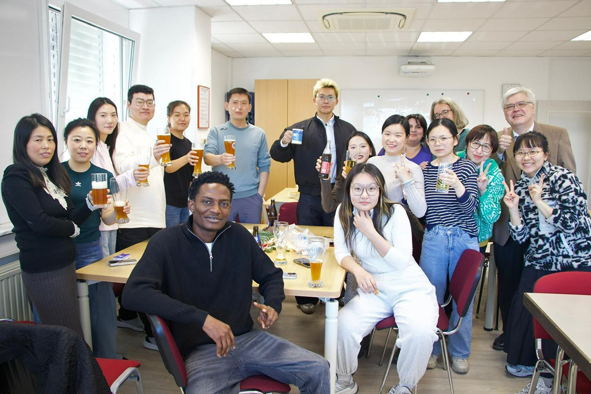 Im Rahmen des Projekts Care and Career feierten unsere internationalen Fachkräfte aus dem Anerkennungskurs gemeinsam mit den Auszubildenden aus der Pflege eine fröhliche und bunte Weihnachtsfeier.