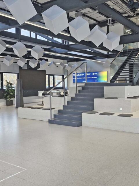 Mit gezielter Weiterbildung stärkt der BRK Kreisverband Bayreuth die Integration internationaler Pflegekräfte und investiert in eine vielfältige, zukunftsfähige Pflege. LUCE Stiftung.