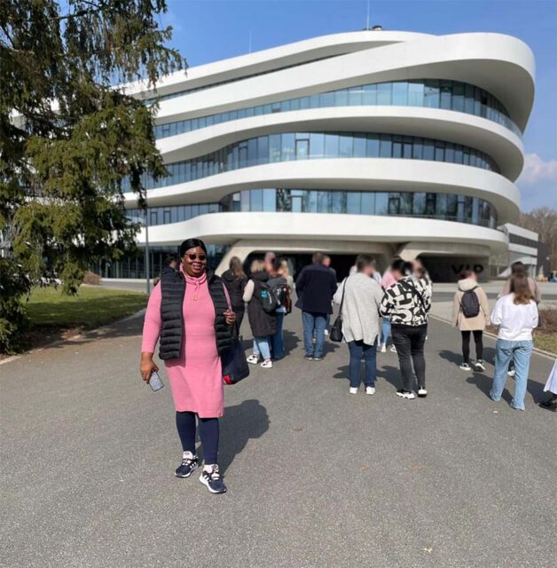 Mit gezielter Weiterbildung stärkt der BRK Kreisverband Bayreuth die Integration internationaler Pflegekräfte und investiert in eine vielfältige, zukunftsfähige Pflege. LUCE Stiftung.