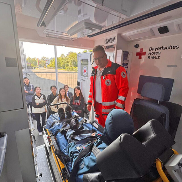 Expedition Notruf 112: Care & Career besucht die Integrierte Leitstelle und den Rettungsdienst