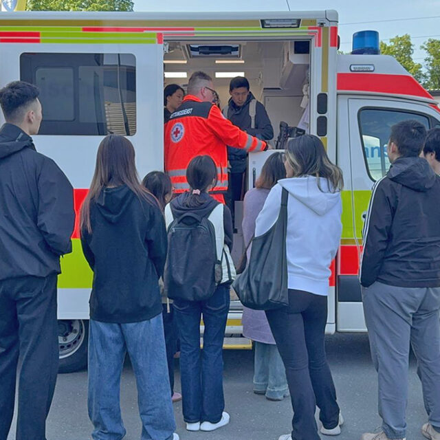 Expedition Notruf 112: Care & Career besucht die Integrierte Leitstelle und den Rettungsdienst